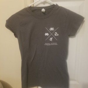 Gildan Soft Style Natural Retreats Caringorm Mountain Tee Outdoor Grey SZ Small